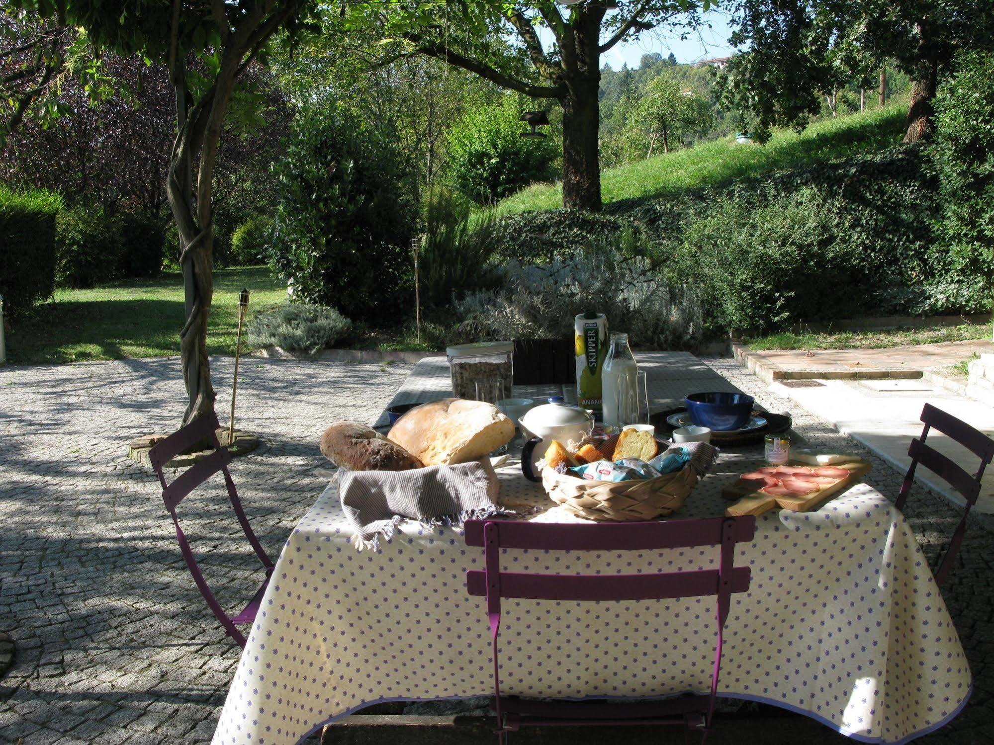 Sotto La Luna Bruna B&B Cocconato Buitenkant foto