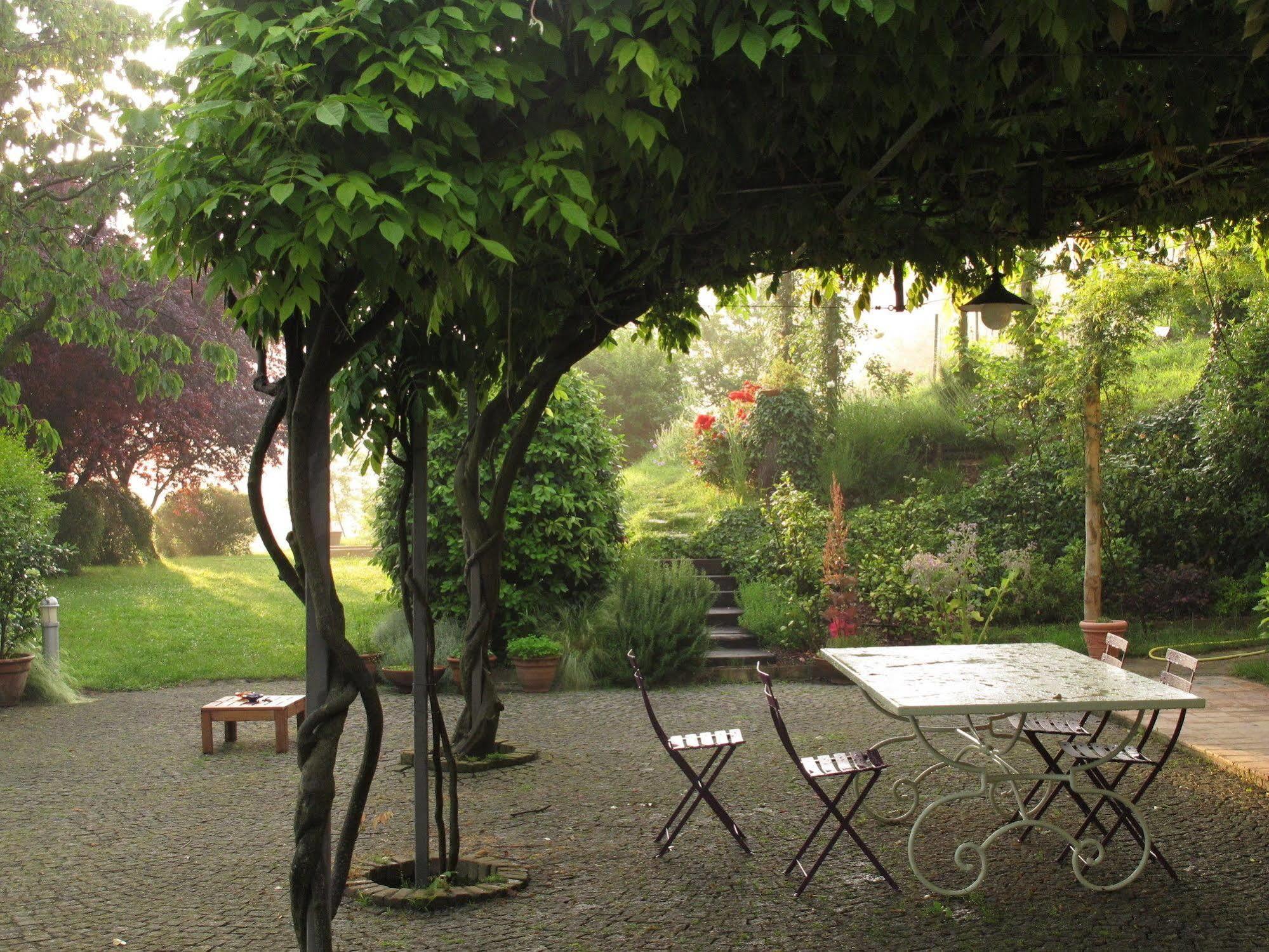 Sotto La Luna Bruna B&B Cocconato Buitenkant foto