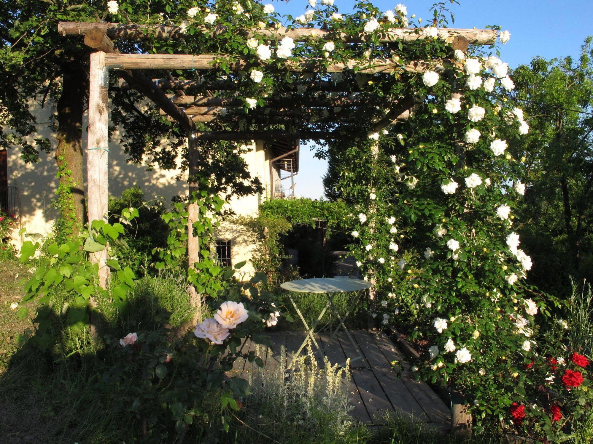 Sotto La Luna Bruna B&B Cocconato Buitenkant foto